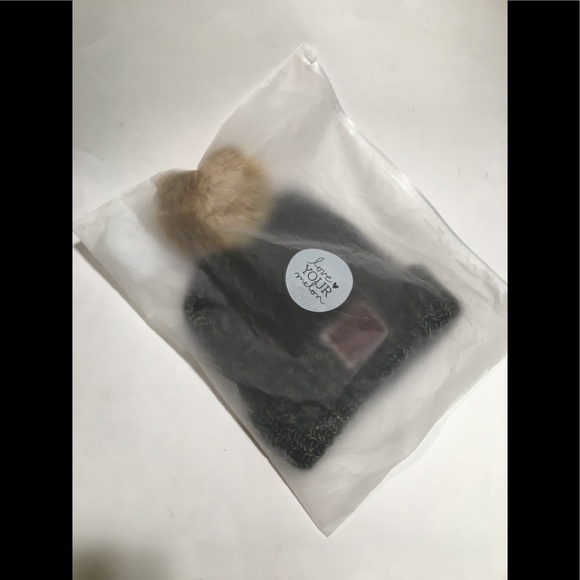 love your melon batman speckled pom beanie natural pom black/ hemp v3. main image 9